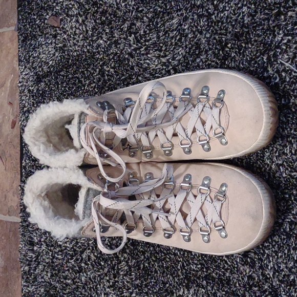 Sorel boots - Picture 3 of 5